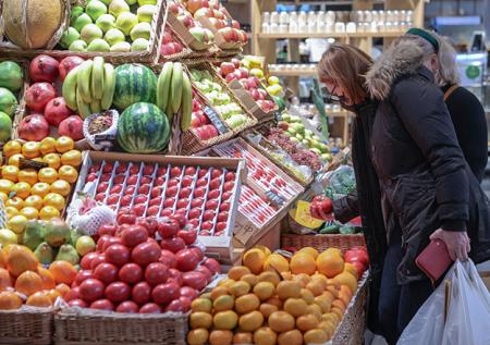 Экономист призвал не считать позором введение в РФ продуктовых карточек 