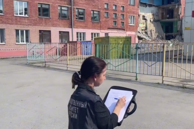 Обрушение перекрытий и стены во Дворце творчества детей и молодежи имени А. П. Добробабиной в городе Белово
