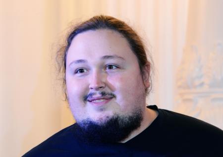 Водитель напал на возвращавшегося из кальянной сына Никаса Сафронова