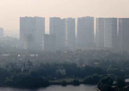 Жителям Рязани советуют реже выходить из дома и носить маски из-за смога