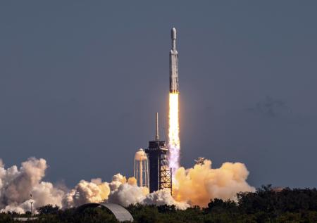 Появились впечатляющие кадры приводнения Starship в Индийском океане