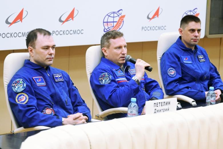 Космонавты Роскосмоса Дмитрий Петелин, Сергей Прокопьев и Андрей Федяев (слева направо)