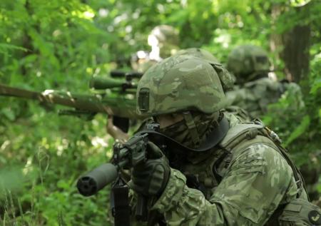 Пятеро освобожденных из украинского плена чеченских бойцов вернулись домой