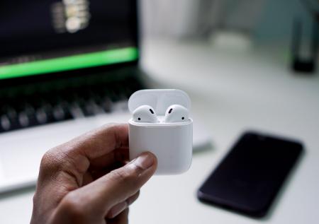 Большинство AirPods в России оказались поддельными
