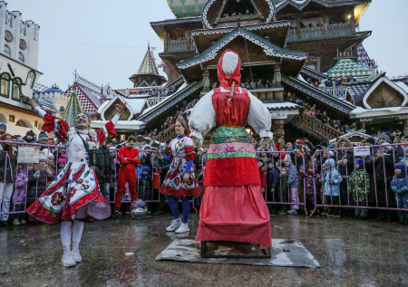 Понедельник — «Встреча»: как принято начинать Масленичную неделю