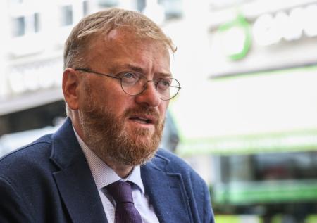 «Запретить негодяев»: Милонов предложил признать тарологов экстремистами