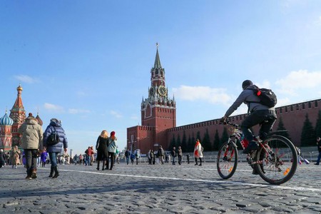Ночные заморозки или рекорды тепла? Погода в выходные в Москве