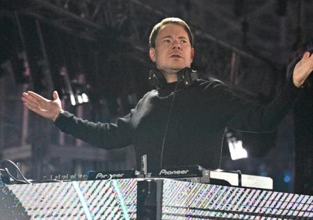 DJ Smash проголосовал на выборах в родном городе
