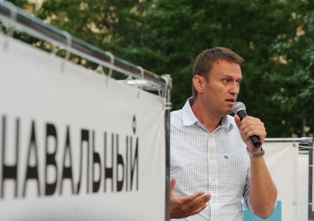 Charité: Навальный может самостоятельно вставать с постели
