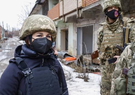 Глава МИД Германии посетила линию соприкосновения в Донбассе