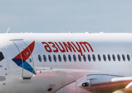 Sukhoi Superjet совершил экстренную посадку в Минводах