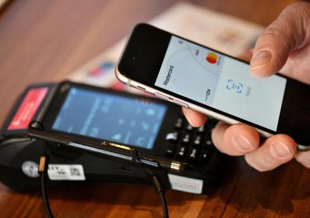 В ЦБ сообщили, что Apple Pay и Google Pay будут недоступны ряду банков РФ