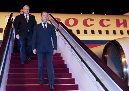 Медведев возглавил российскую делегацию в Сицилии