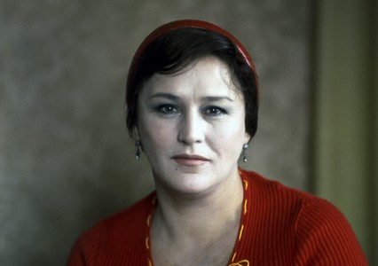 «Будто проклятие наложили»: племянница Мордюковой о скандалах в семье