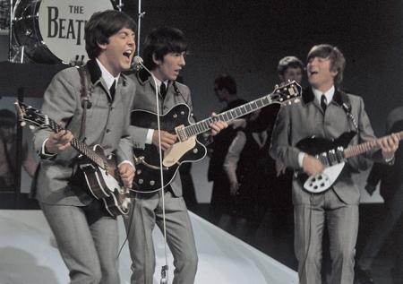 Уникальную гитару Beatles продают за миллионы