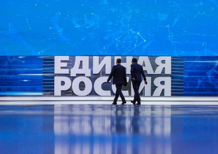 «Облили грязью на всю страну»: депутат заявил о нежелании оставаться в ЕР