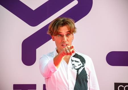 Галкина убрали с Первого канала