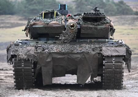 Военэксперт оценил баннер с немецким танком у военкомата в Кирове