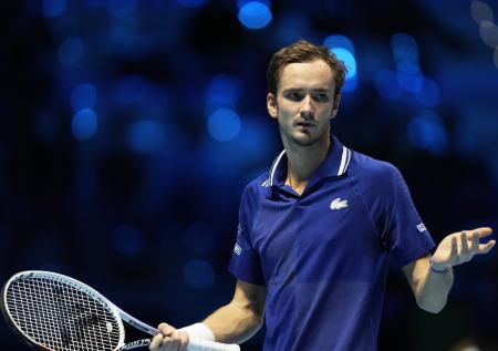 Медведев проиграл Звереву в финале Итогового турнира ATP