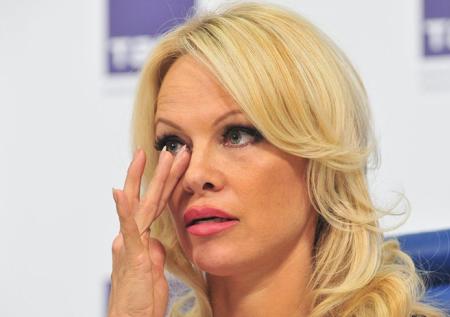 Памела Андерсон попросила Путина защитить косаток