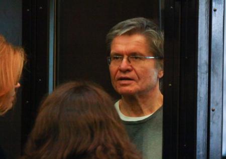 «Поверх шконок»: Улюкаев издаст книгу стихов из тюрьмы