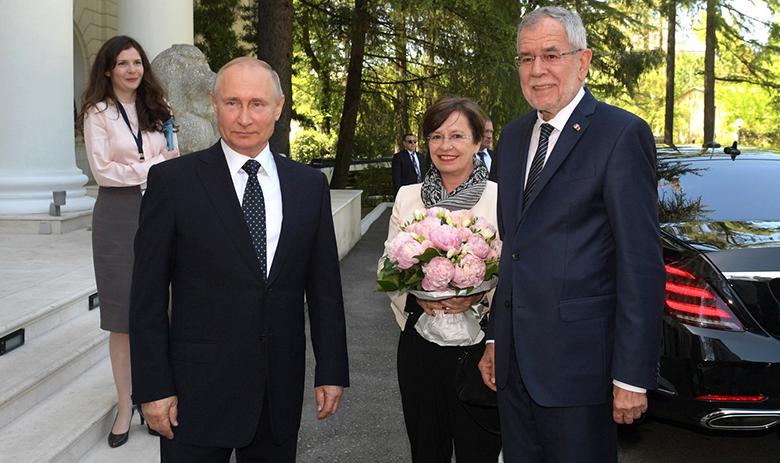 Президент РФ Владимир Путин с президентом Австрии Александром ван дер Белленом