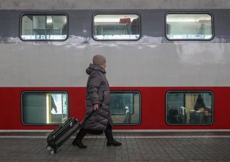 Пассажиры попавшего в аварию под Мурманском поезда продолжили путь