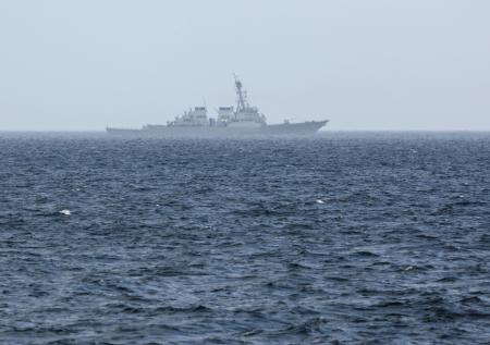 В Аравийском море атакованы три военных судна и эсминец США