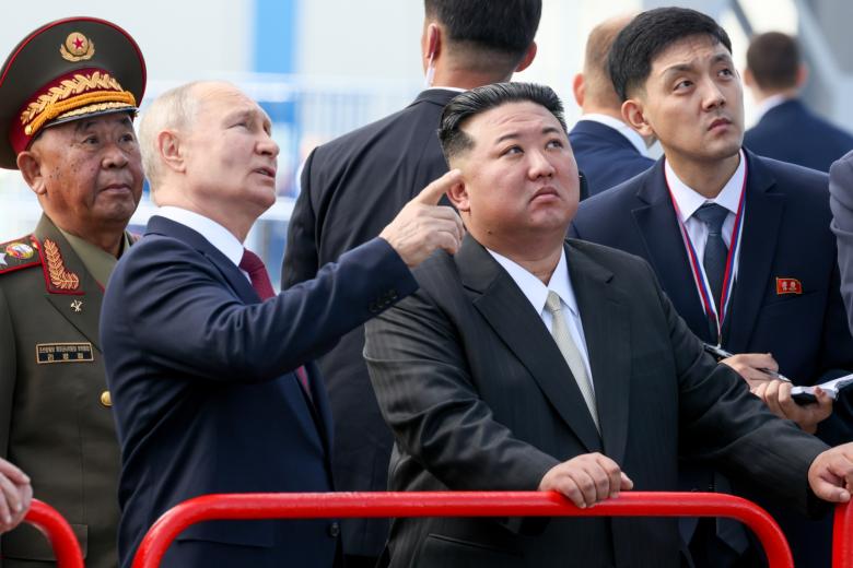 Владимир Путин и Ким Чен Ын на космодроме Восточный