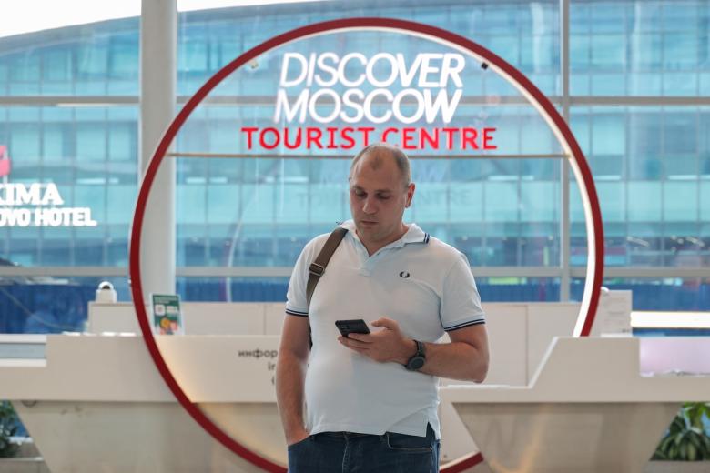 Пассажир в международном аэропорту Домодедово