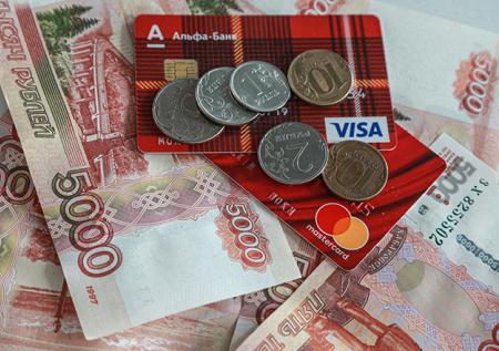 Россияне из-за самоизоляции стали меньше покупать в долг