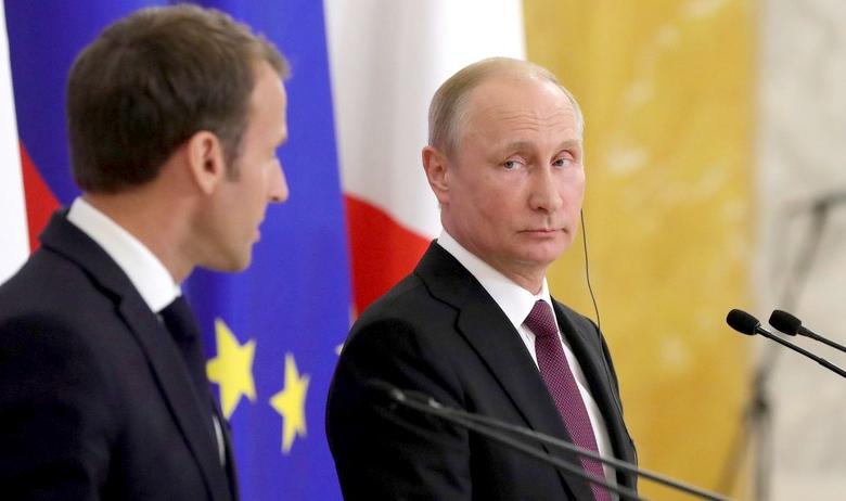 Президент Франции Эммануэль Макрон с президентом РФ Владимиром Путиным