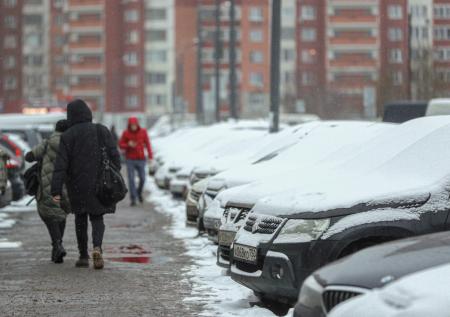 Злоумышленники скручивают номера с машин в Митино и требуют за это деньги