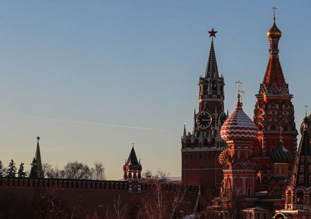 Кремль дистанцировался от «путинской России» Суркова
