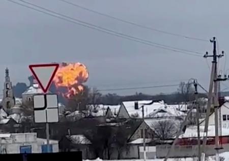 Под Белгородом упал Ил-76, перевозивший пленных солдат ВСУ: кадры с места