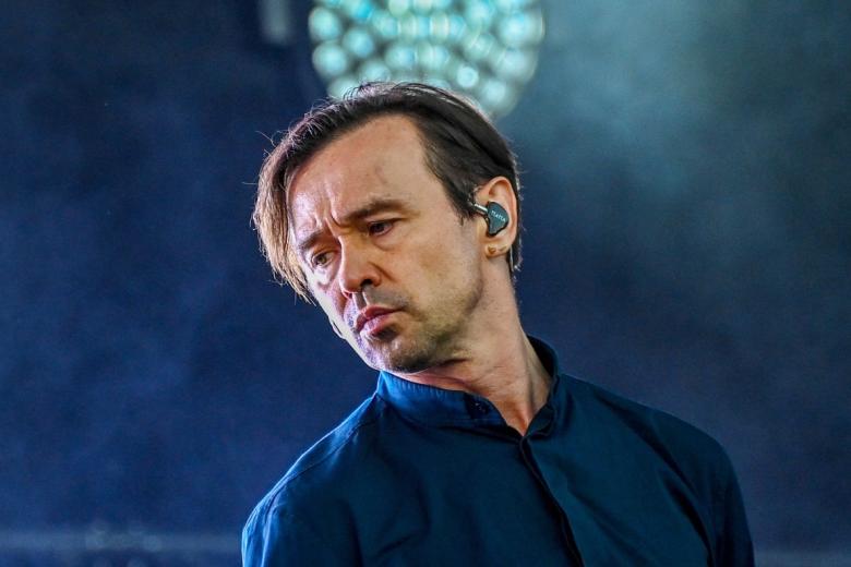 Музыкант, поэт Дельфин (Андрей Лысиков) выступает на фестивале «Ласточка Summet»
