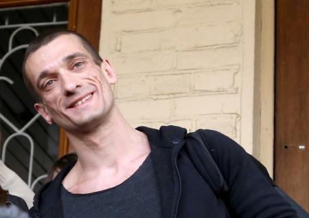 Павленского отпустили из-под стражи во Франции после предъявления обвинений