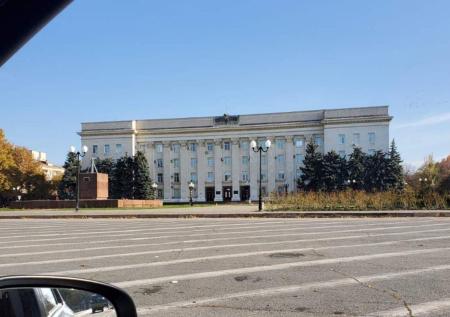 Военкор Коц: с административных зданий Херсона исчезли российские флаги