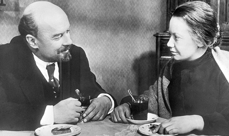  Кадр из фильма «В дни Октября»