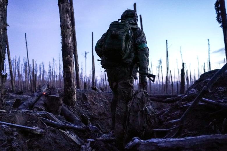 Солдат ВСУ в зоне боевых действий