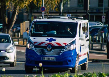 Во Франции молния ударила в футбольное поле и убила тренера