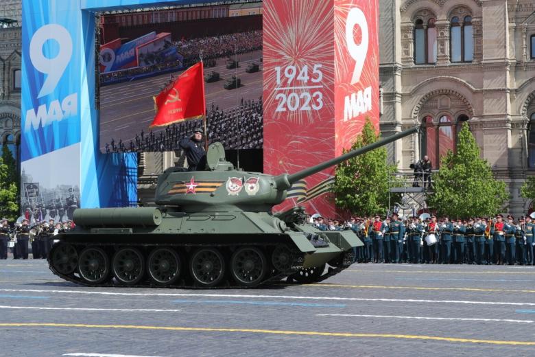 Танк Т-34-85 во время парада, посвященного 78-й годовщине Победы в Великой Отечественной войне
