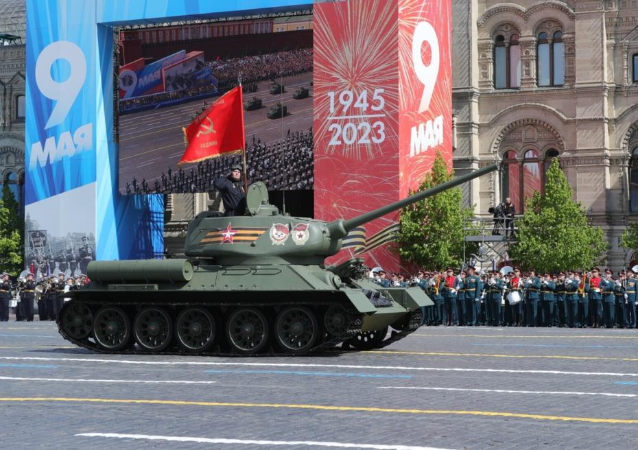 Танк Т-34-85 во время парада, посвященного 78-й годовщине Победы в Великой Отечественной войне