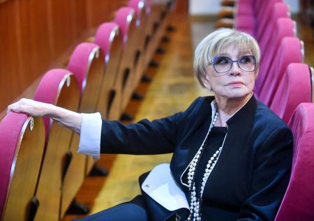 Алентова решила вернуться в театр после смерти Меньшова