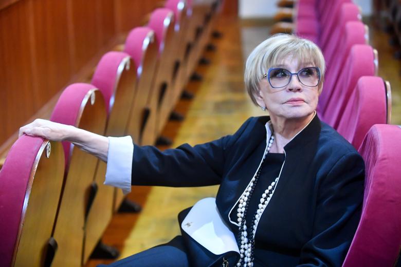 Вера Алентова