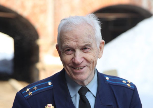Валентин Петров