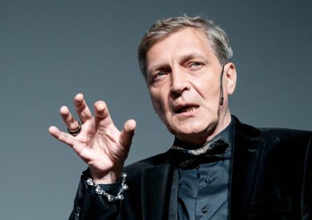 «Сжег все мосты»: продюсер высказался об отрекшемся от родины Невзорове
