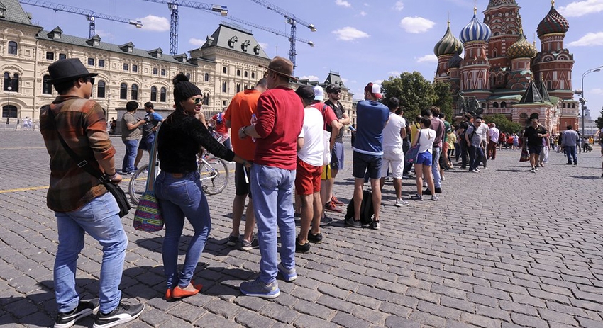 Приезжающие в столицу путешественники в обязательном порядке приходят посмотреть на Красную площадь
