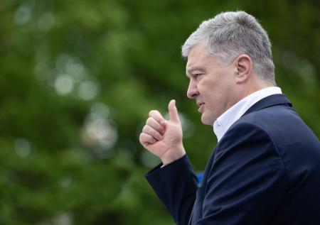 Обливший Порошенко зелёнкой мужчина попал в реанимацию