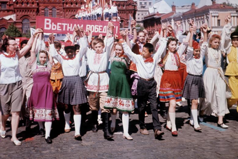 19 мая 1967 года, участники парада на Красной площади в Москве, посвящённого празднованию 50-летия Советской власти и 45-летия Всесоюзной пионерской организации имени В. И. Ленина